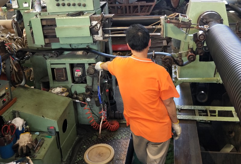 新泰興橡膠工業股份有限公司 廠房介紹 橡膠自動纏繞機
